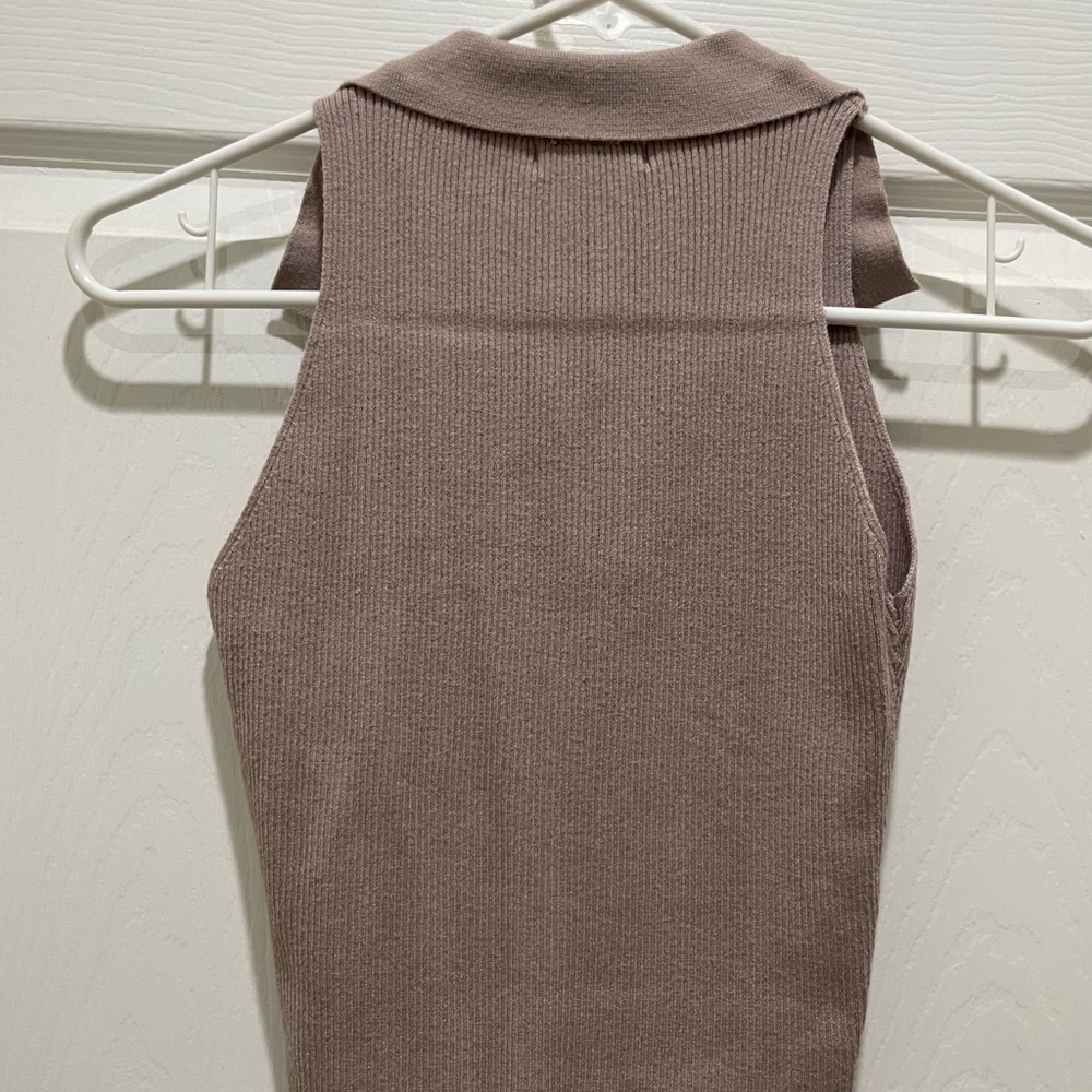 Cropped Ribbed Tank - Picture 2 of 3